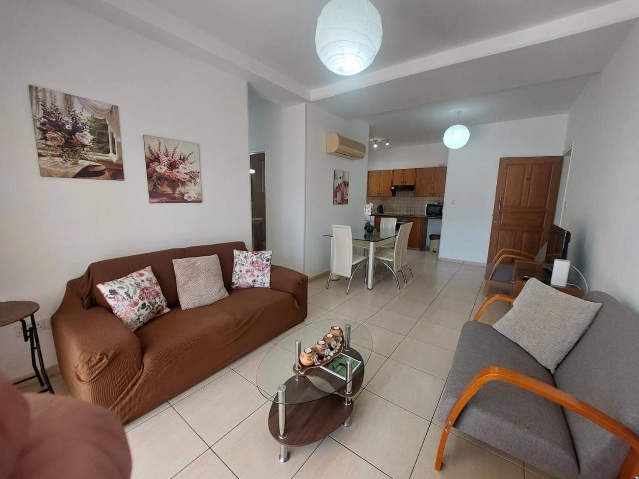Sunny 2 Bedroom Larnaca Center ภายนอก รูปภาพ
