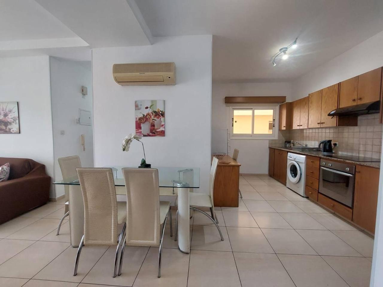 Sunny 2 Bedroom Larnaca Center ภายนอก รูปภาพ
