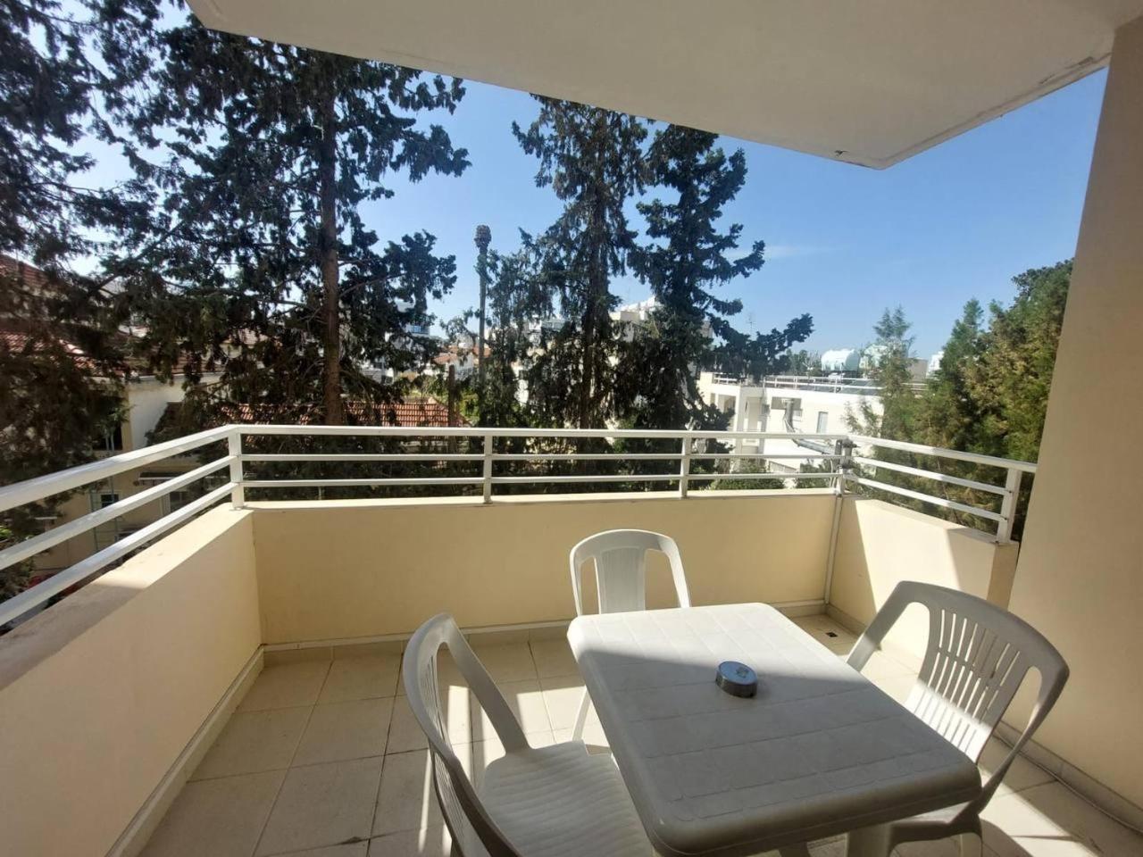 Sunny 2 Bedroom Larnaca Center ภายนอก รูปภาพ